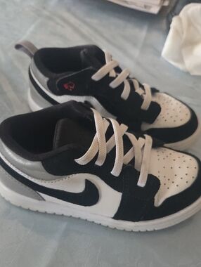 Nike Kids Black and White Low-Top Sneakers